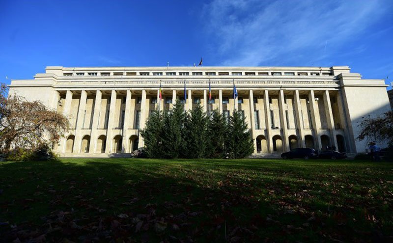 S-au format echipele de negociere ale PNL, USR PLUS și UDMR pentru formarea viitorului guvern, programul de guvernare și funcțiile din Parlament