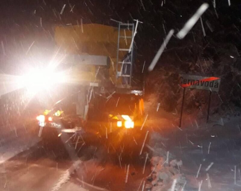 Se circulă în condiții de iarnă pe drumurile din județul Constanța