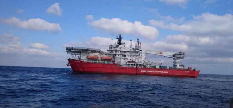 UPDATE! Un cargou rusesc s-a scufundat în Marea Neagră, la 70 de mile de Portul Constanța/ 10 persoane au fost salvate, iar două au murit