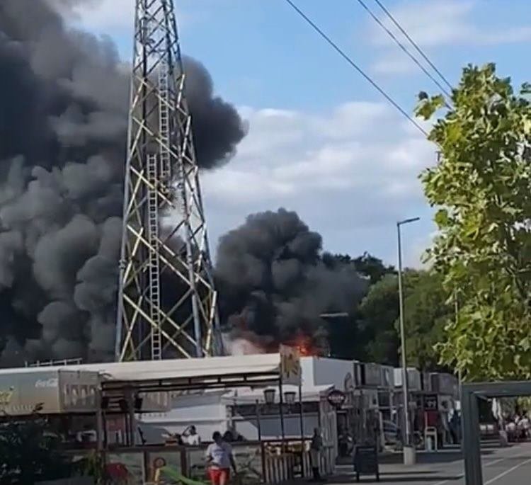 UPDATE. Incendiu la Terasa „Motor” din stațiunea Mamaia!