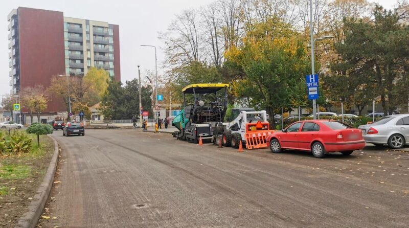 Continuă lucrările de reabilitare a carosabilului pe bulevardul Mamaia / Trafic restricționat joi și vineri noapte