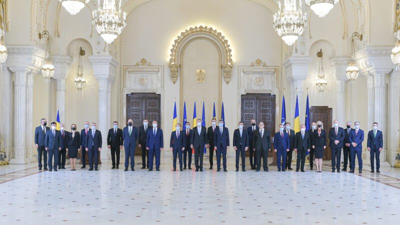 Guvernul Ciucă a depus jurământul / Klaus Iohannis: Criza politică s-a terminat, dar celelalte crize nu și nici problemele nu au dispărut