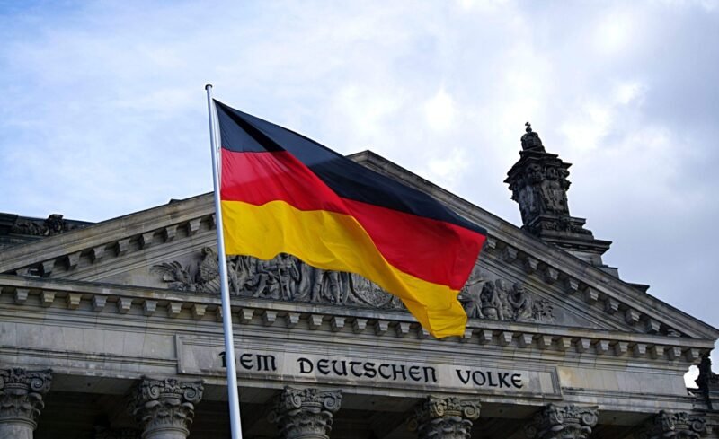 Germania anunță lockdown pentru persoanele nevaccinate