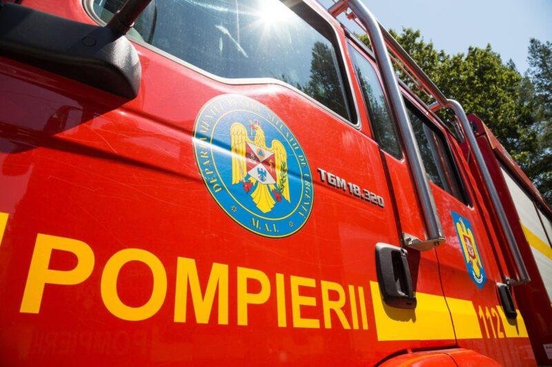 Pompierii au intervenit pe strada Unirii: S-a raportat fum pe casa scării