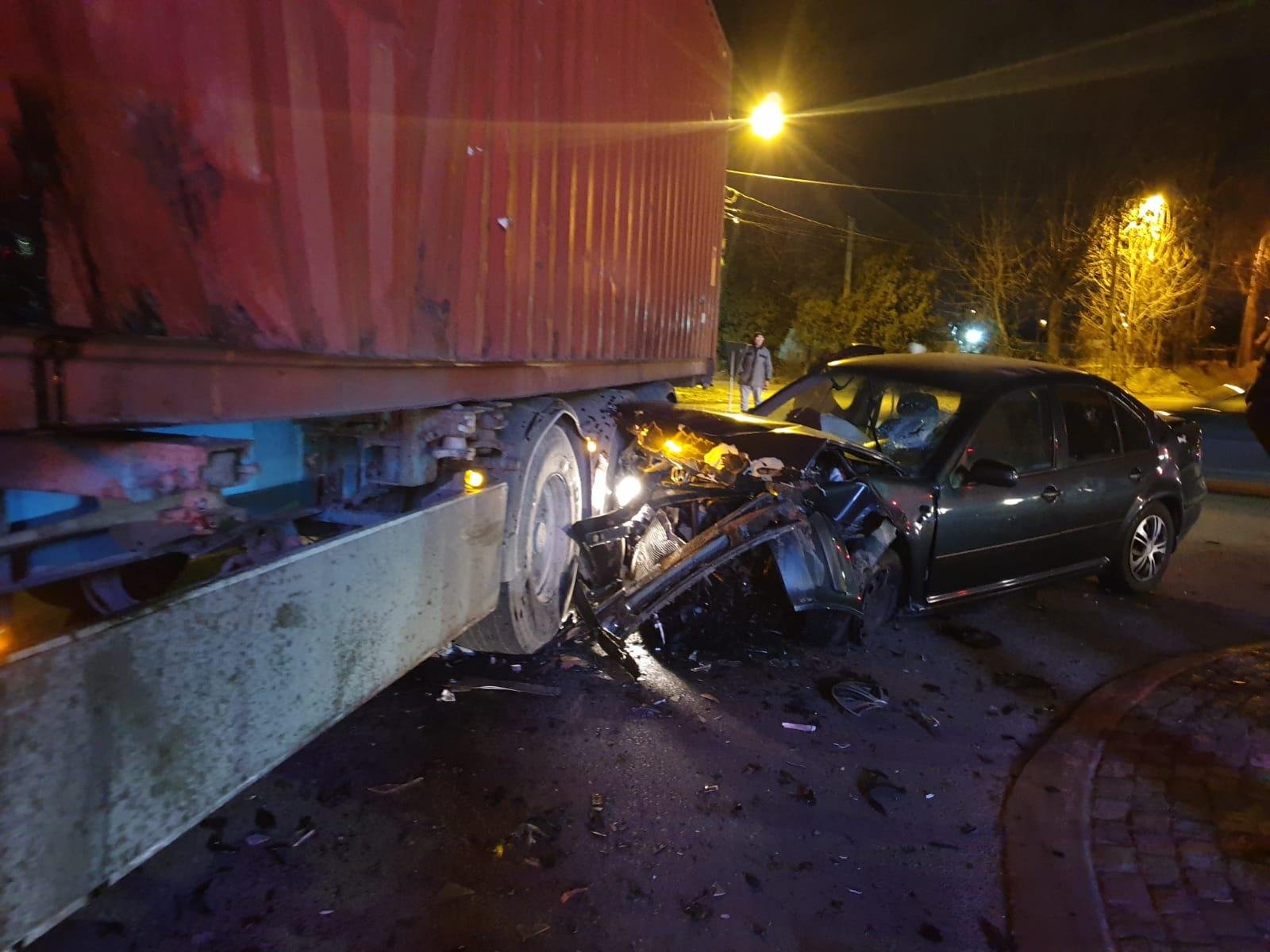 Constanța: Accident rutier între un autocamion și un autoturism / Șoferul mașinii era băut