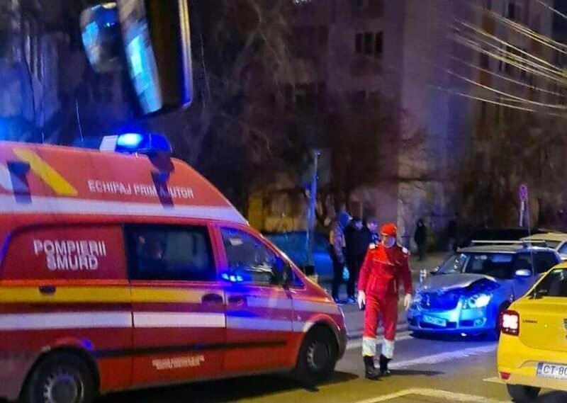 Constanța: O autospecială SMURD a fost lovită de o altă mașină în timp ce intervenea la un accident rutier