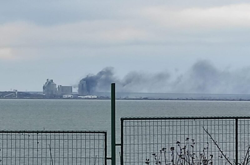 UPDATE. Incendiu la fabrica de var CEMROM din Corbu. Nu există victime. Incendiul este lichidat