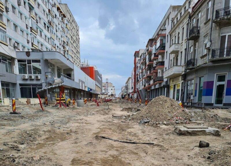 Motivul invocat de primarul Vergil Chițac pentru întârzierea lucrărilor de pe strada Ștefan cel Mare: schimbarea conductelor de către RAJA