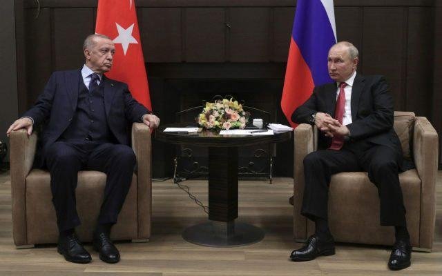 Putin i-a transmis lui Erdogan că va opri atacul în Ucraina atunci când cererile Rusiei vor fi satisfăcute. Președintelele Turciei i-a transmis liderului de la Kremlin să înceteze focul