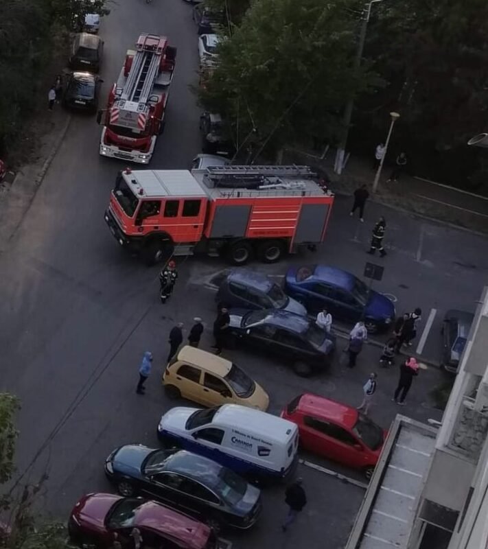 Pompierii au intervenit la un incendiu izbucnit în Tomis Nord. Nu au fost probleme în urma incidentului