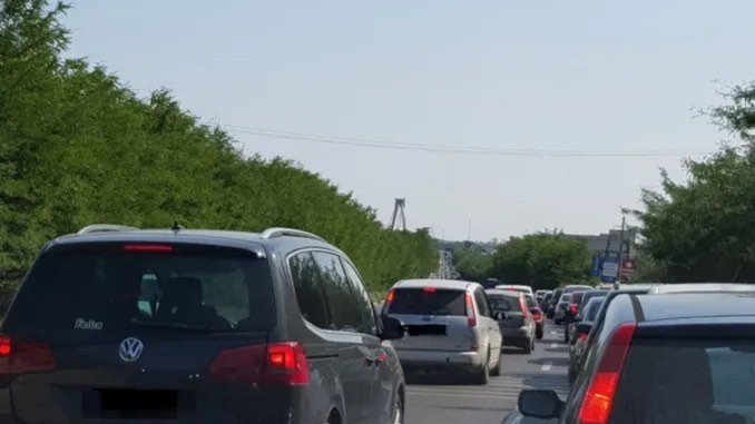 Valori ridicate de trafic pe drumurile naționale din sudul litoralului. Iată rutele alternative