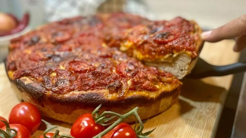 Rețetele lu’ Tatu. Vremea parizerului. Pizza lu’ mama. Chicago style