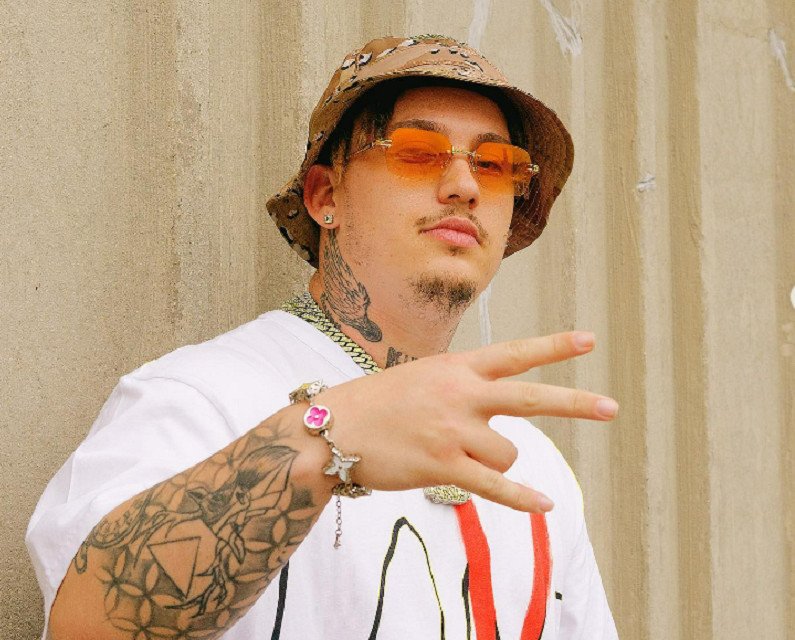 VIDEO. Rapperul sud-african Costa Titch a murit după ce s-a prăbușit pe scenă în timpul unui concert