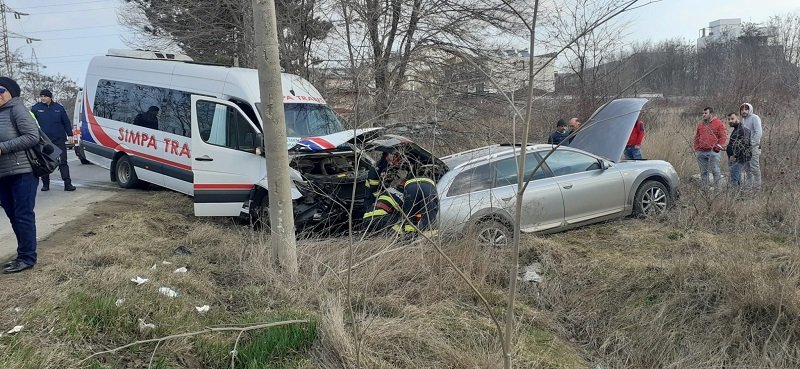Accident rutier în Eforie Nord între un microbuz și un autoturism: Mai multe persoane au avut nevoie de intervenția medicilor