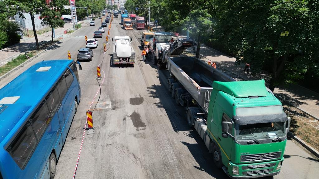 Atenție, șantier! Se lucrează pe bulevardul 1 Mai