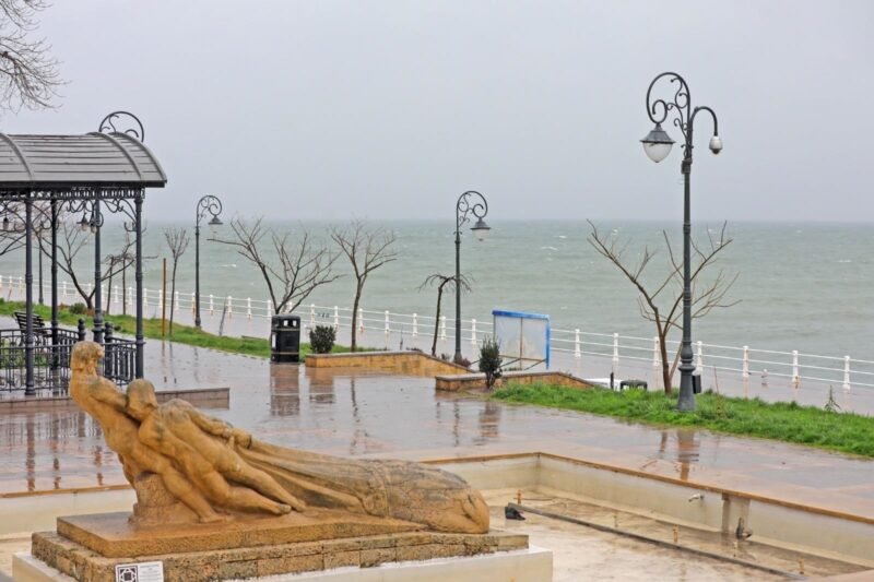 litoral, sezon estival, vara, plaja, turisti, turism, costinesti, statiuni, nisip, marea neagră