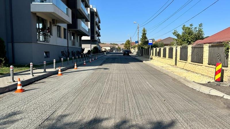 Se asfaltează carosabilul pe strada Sentinelei din cartierul Palazu Mare