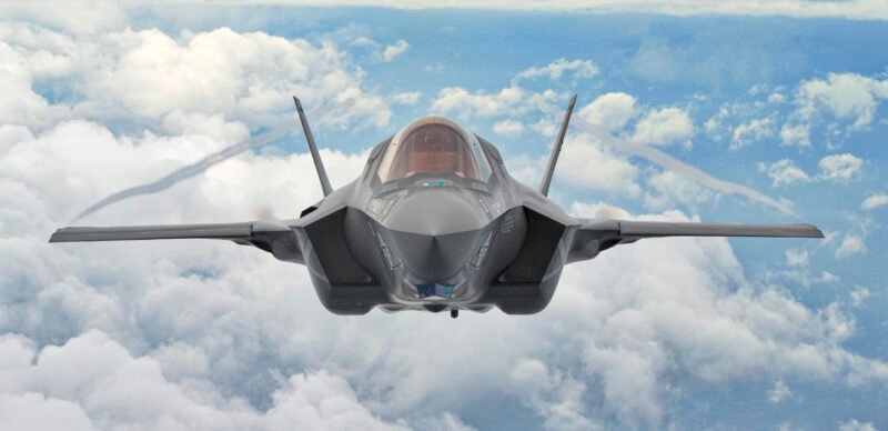 Proiectul de lege privind achiziţia a 32 de avioane F-35, în procedură de urgenţă la vot, în Camera Deputaţilor