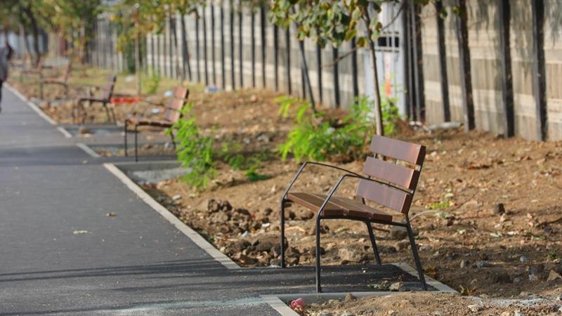 Mobilier urban nou în municipiul Constanța. Primăria: Au fost amplasate peste 100 de coșuri de gunoi și montate 13 bănci