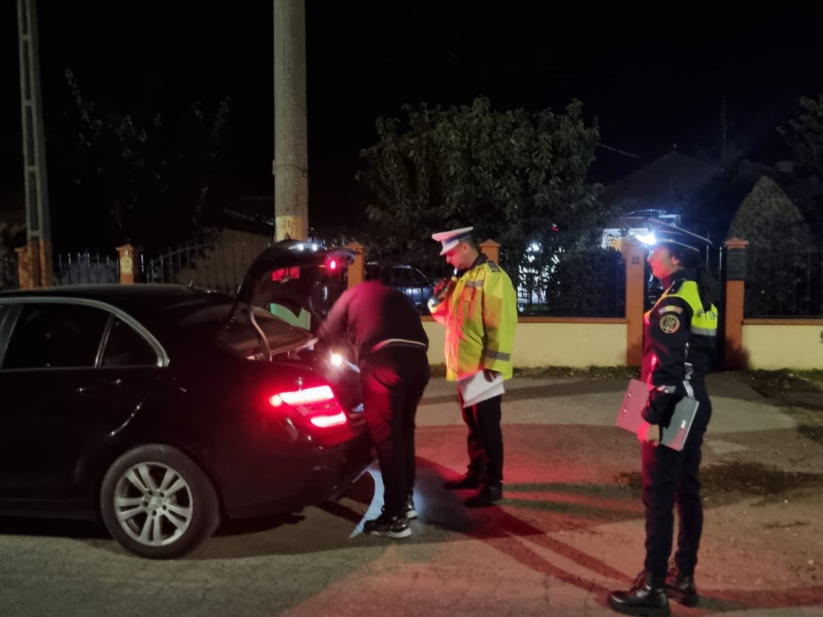 Continuă acţiunea „Blocada” în Constanţa. Au fost legitimate 590 de persoane şi au fost verificate peste 300 de vehicule – mai mulţi şoferi au fost prinşi băuţi