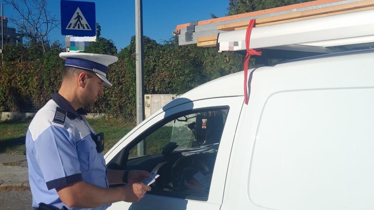 Acțiune a polițiștilor din cadrul Biroului Rutier Constanța. Au fost aplicate 30 de amenzi