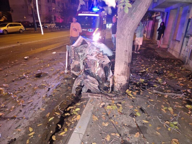 Accident cumplit în această dimineaţă, în Constanţa. Un tânăr de 21 de ani a murit, băiatul a fost aruncat din maşină