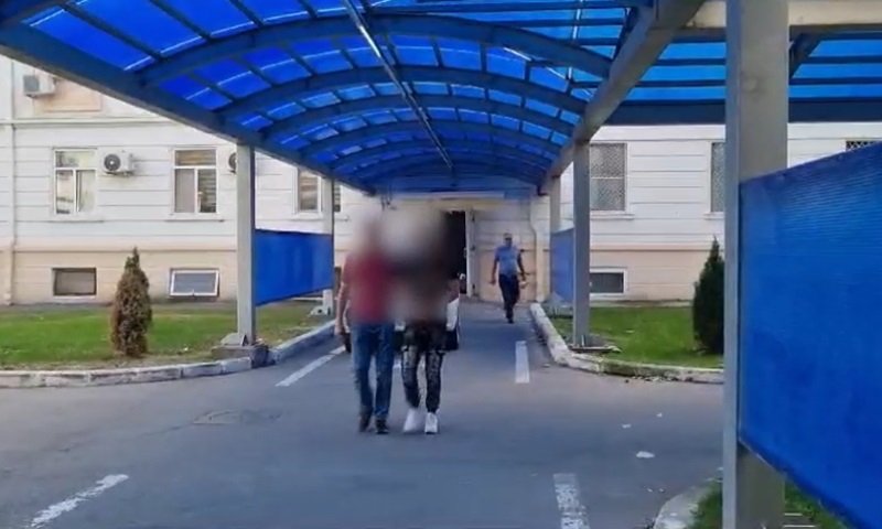 Individ pericol public, prins de poliţişti pe Soveja. Tânărul de 22 de ani conducea o maşină deşi era beat şi fără permis