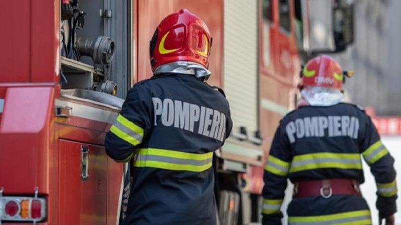 160 de misiuni executate de pompierii constănțeni, în weekend: au intervenit la 10 incendii și șapte accidente
