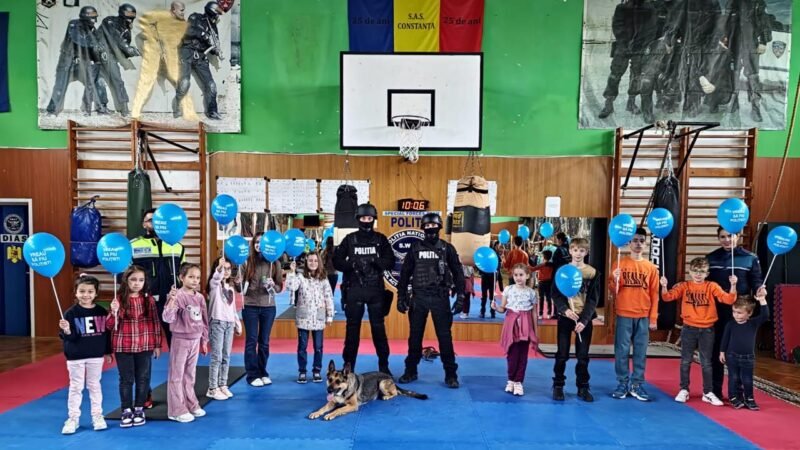 Câinele Spot, atracția copiilor care i-au vizitat astăzi pe polițiștii constănțeni