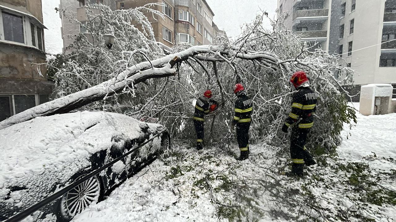 TULCEA. Toate drumurile naționale și județene au fost închise