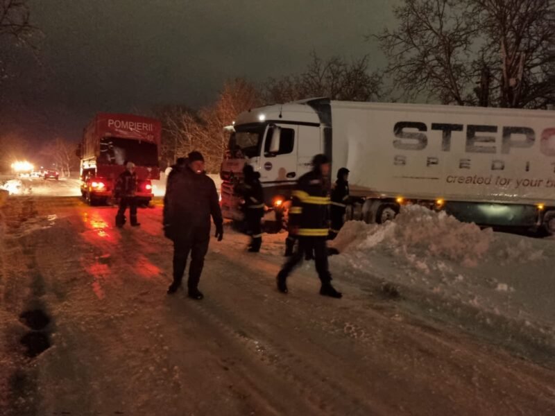 „Ei sunt eroii acestor zile la Constanța!”. 400 de pompieri au fost la datorie în weekend, au salvat peste 300 de persoane/peste două mii de apeluri la 112