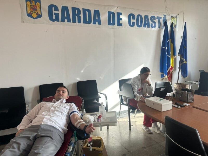 Polițiști de frontieră de la Garda de Coastă au donat astăzi sânge. Oamenii legii au ajutat şi două familii nevoiaşe: “Cât de ușor și cât de frumos este să faci bine”