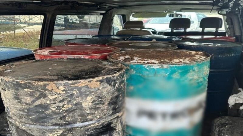 (FOTO) Cetățean român descoperit de polițiștii de frontieră în timp ce transporta 1.700 de litri de motorină