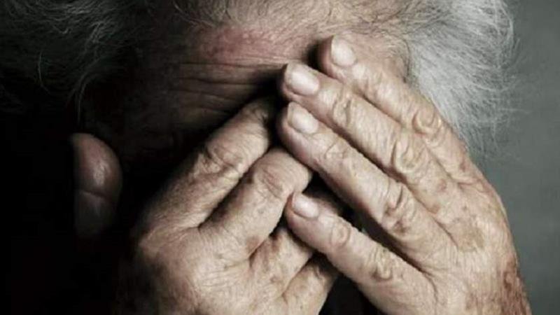 Bătrână de 82 de ani din Negru Vodă, agresată, amenințată cu toporișca, jefuită și violată, în propria casă, de doi tineri