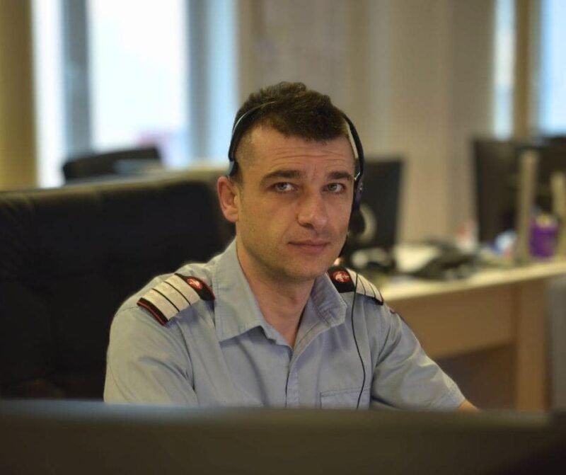„Felicitări, Florin! Prin gestul tău un copilaș trăiește!”. Dispecer ISU, eroul unei familii după ce a ajutat la salvarea unui bebeluş: „Bucuria a fost de nedescris…”