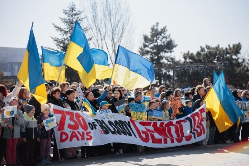 Sute de refugiaţi ucraineni au protestat în faţa sediului Consulatului Federaţiei Ruse din Constanţa