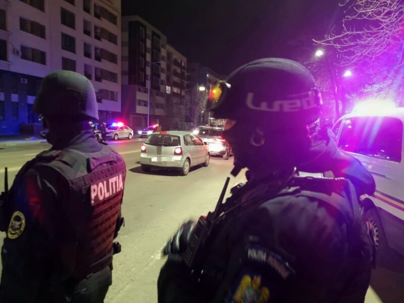 Peste 600 de poliţişti constănţeni au făcut controale în weekend. Au fost legitimate peste 1.200 de persoane și au fost verificate 700 de vehicule