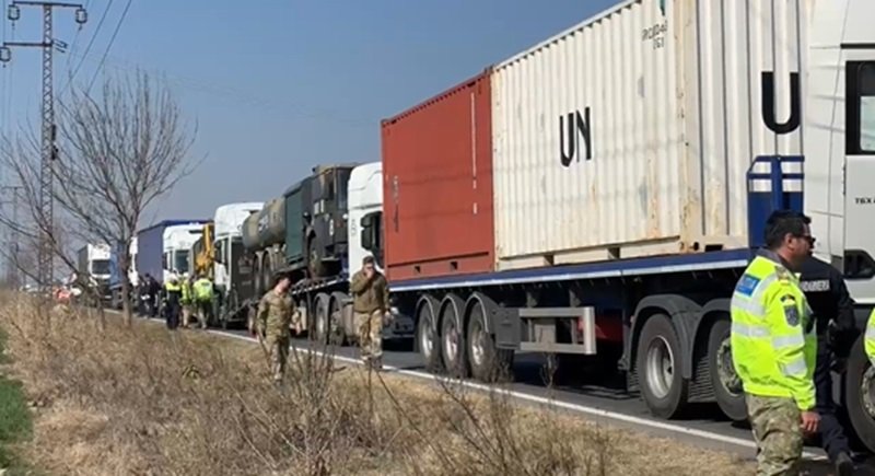 Trailere care transportau echipament militar, implicate într-un accident în lanţ, pe DN 1. Acestea se îndreptau către baza militară de la Mihail Kogălniceanu