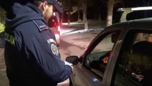 JUDEȚUL CONSTANȚA. Urmărire în trafic pentru prinderea unui șofer care nu a oprit la semnalele polițiștilor: s-a ales cu dosar penal după ce a refuzat prelevarea de mostre biologice