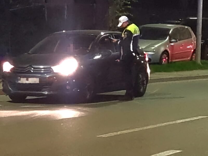 Acţiune a poliţiştilor în cartiere din Constanţa. Au fost date mai multe amenzi