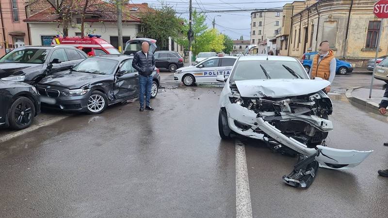 (FOTO) CONSTANȚA. Patru mașini au fost avariate în urma unui accident