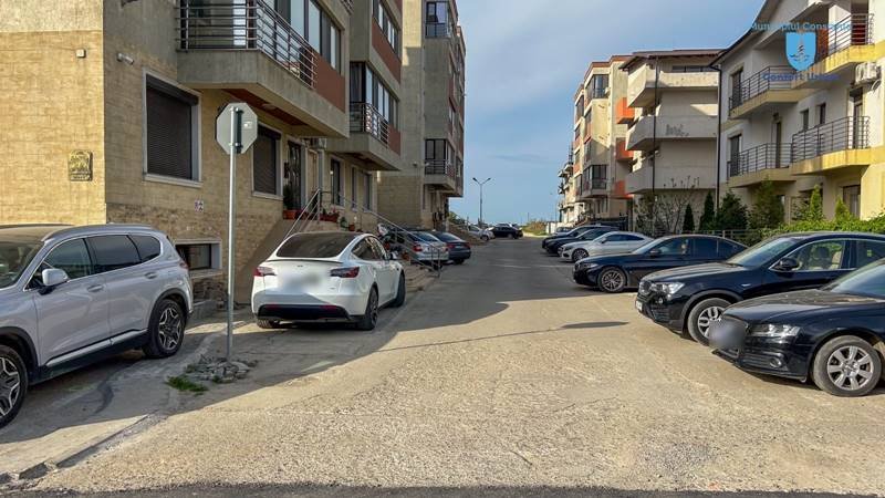 ATENȚIE, ȘOFERI! Se asfaltează carosabilul de pe strada Torino din cartierul Tomis Plus: circulația rutieră este închisă