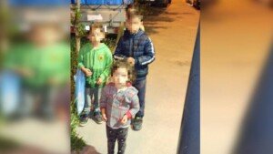 CONSTANȚA. Trei copilași care au plecat de acasă, găsiți de polițiști: micuții s-au plimbat cu autobuzul și s-au jucat în parc – mama a fost amendată