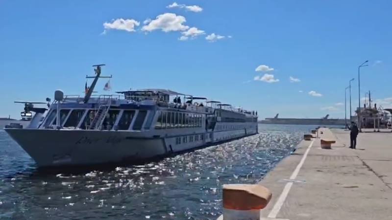 (VIDEO) Nava fluvială „River Adagio” a adus la Constanța turiști americani