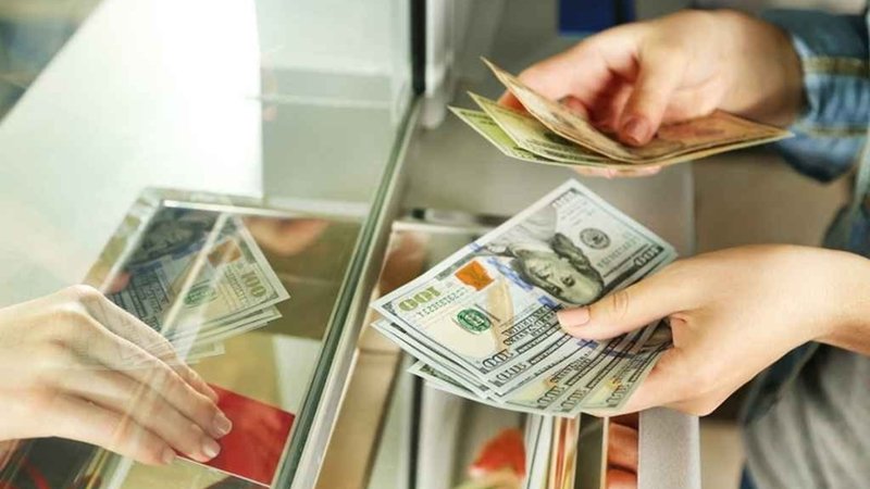 Percheziții la Constanța! Un angajat al unei case de schimb valutar și-ar fi însușit 175.000 de lei