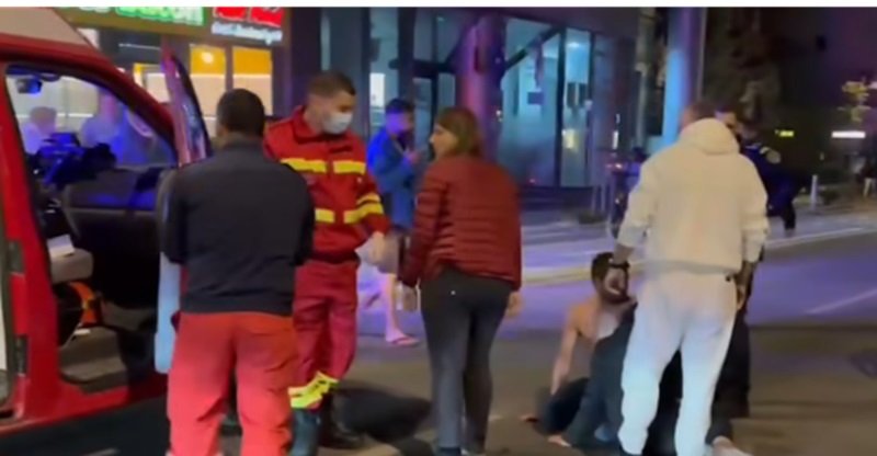 Scandalul de pe Tomis a pornit după ce un bărbat a vrut să schimbe o melodie de pe telefon. Cele trei persoane sunt fără adăpost şi erau băute