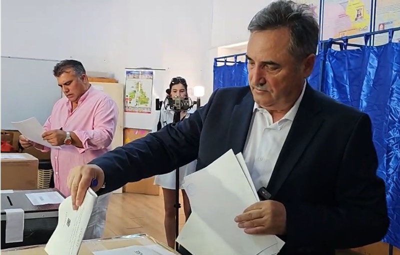 Şi Mihai Lupu a votat. „Am votat împotriva grupurilor de interese. Îi invit pe toţi cetăţenii să vină la vot”