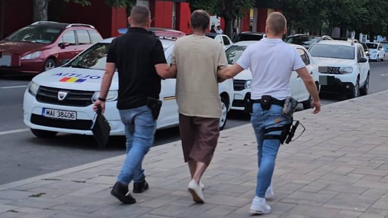 JUDEȚUL CONSTANȚA. Bărbatul care și-a incendiat apartamentul a fost reținut: el și-a amenințat soția și a bătut-o în mod repetat