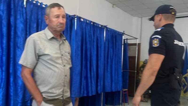 ALEGERI LOCALE COSTINEȘTI. Un bărbat a fost prins în timp ce fotografia buletinul de vot