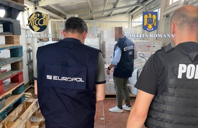 Poliţiştii constănţeni şi procurorii DIICOT au destructurat o grupare infracţională. Aducea îngrăşăminte chimice din China cu acte false, prin Portul Constanţa, apoi le trimitea în UE